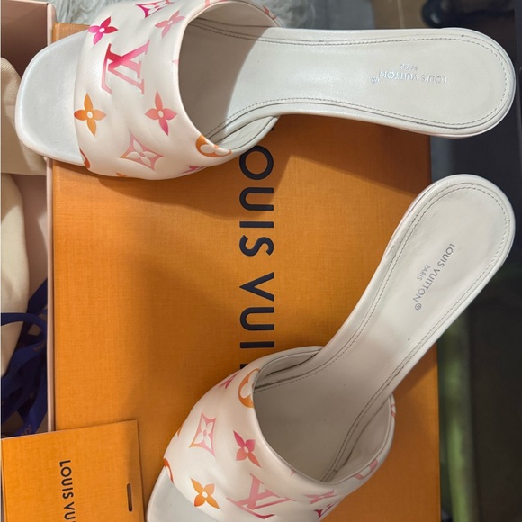 Louis Vuitton Women's White Sandals with Pink Accents - Picture 2 of 2